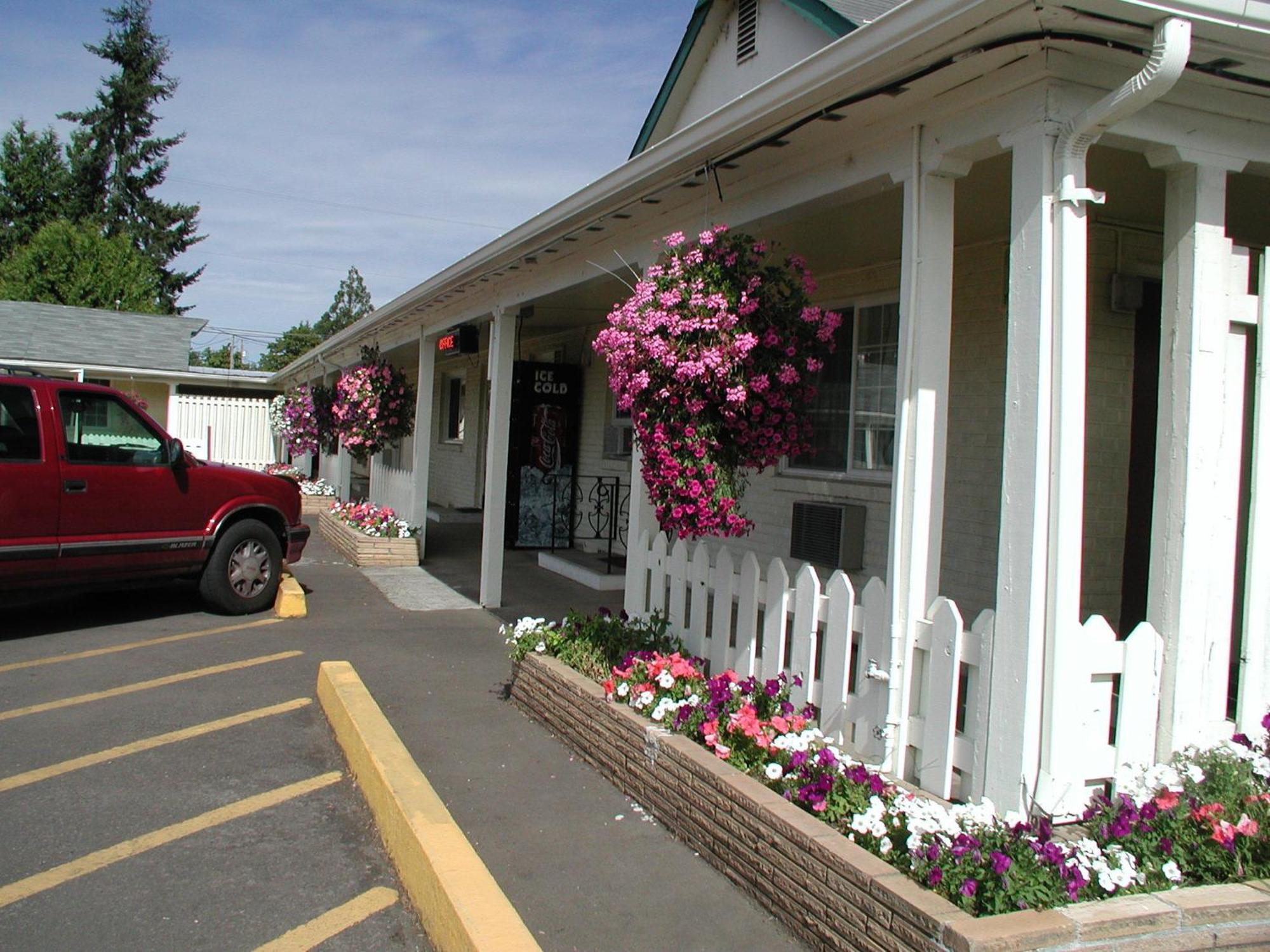 Valley Inn - Lebanon Oregon Zewnętrze zdjęcie